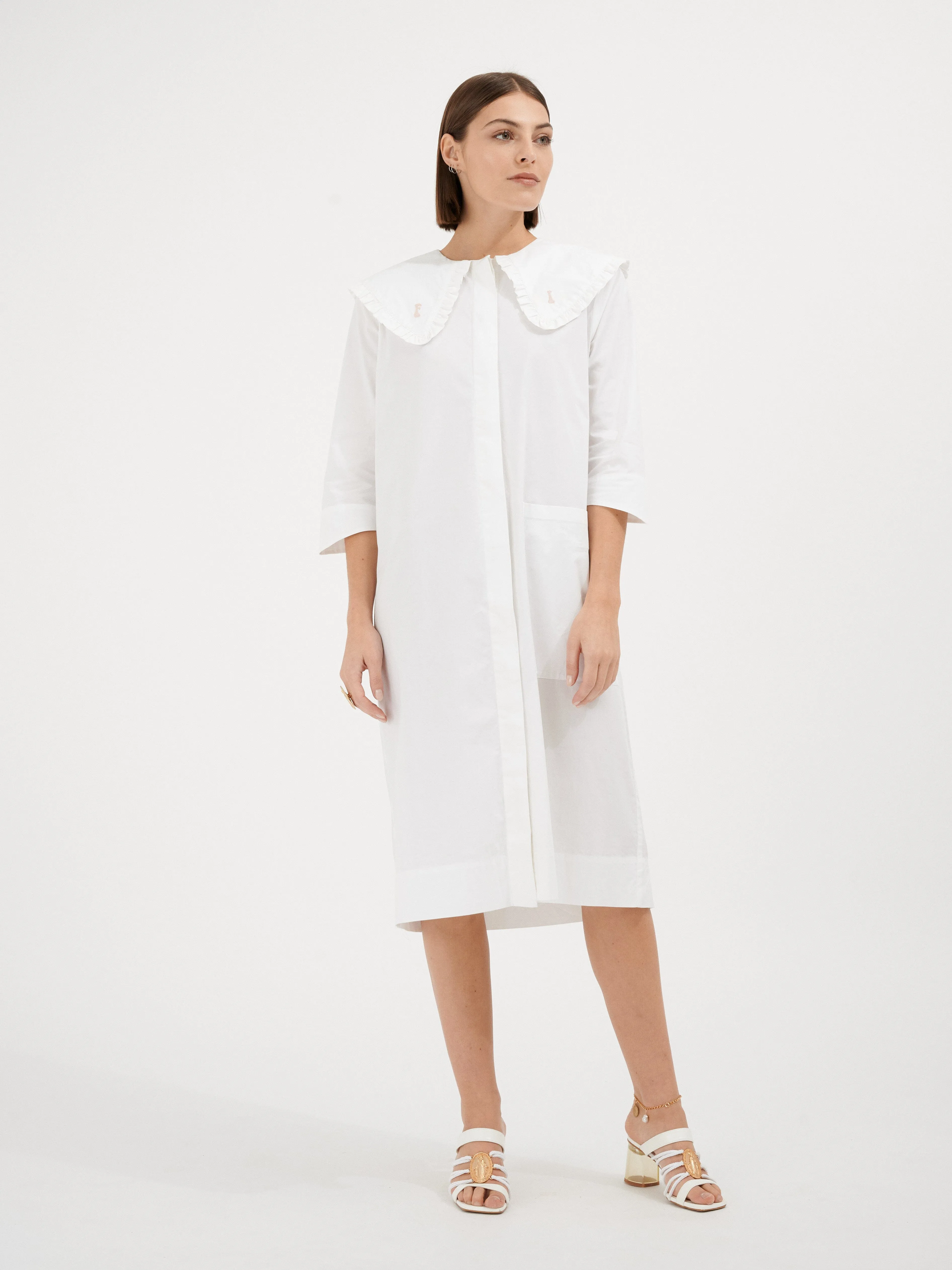 ANTONIA - Robe midi à col claudine oversized brodé en coton blanc