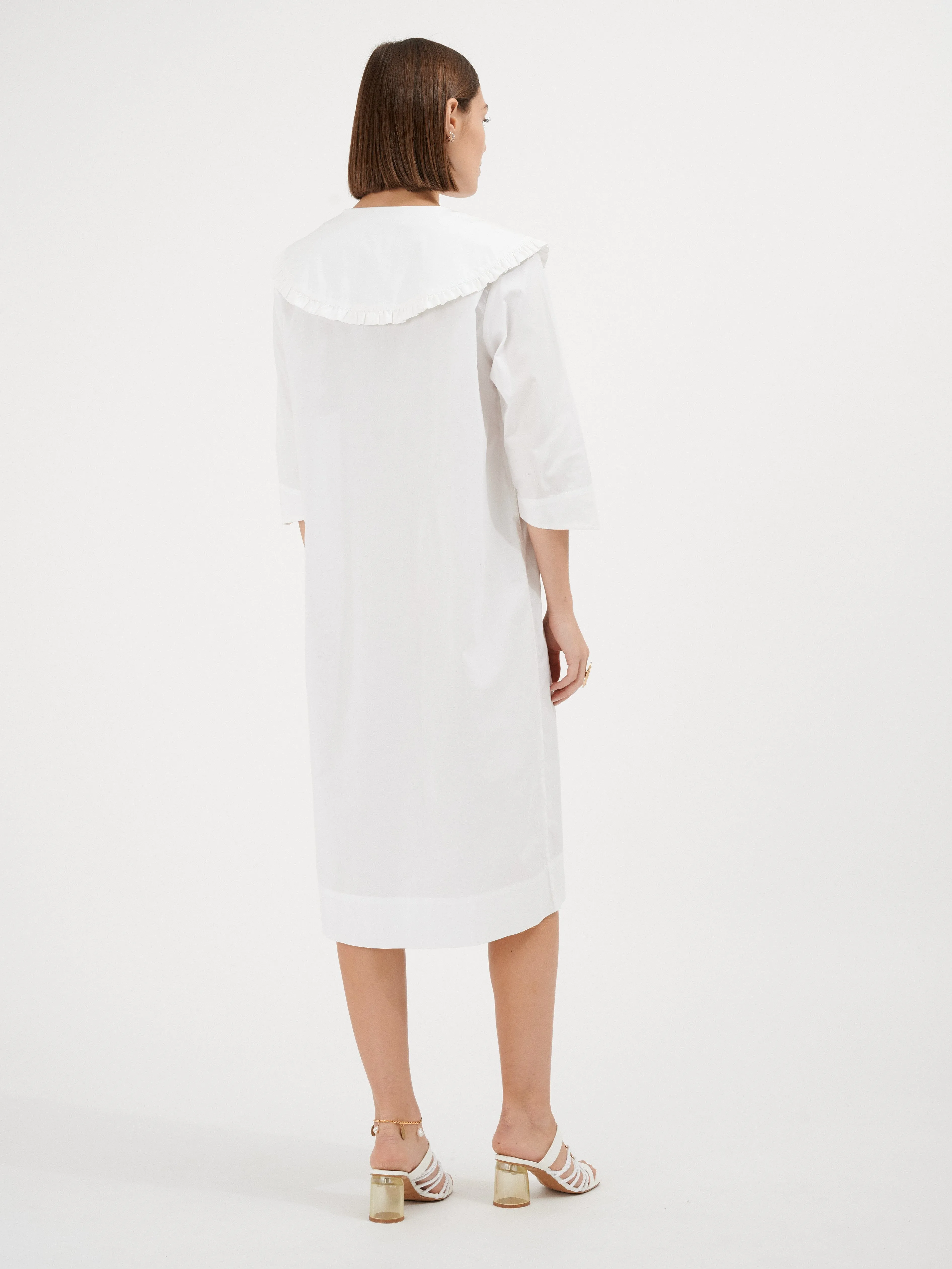 ANTONIA - Robe midi à col claudine oversized brodé en coton blanc