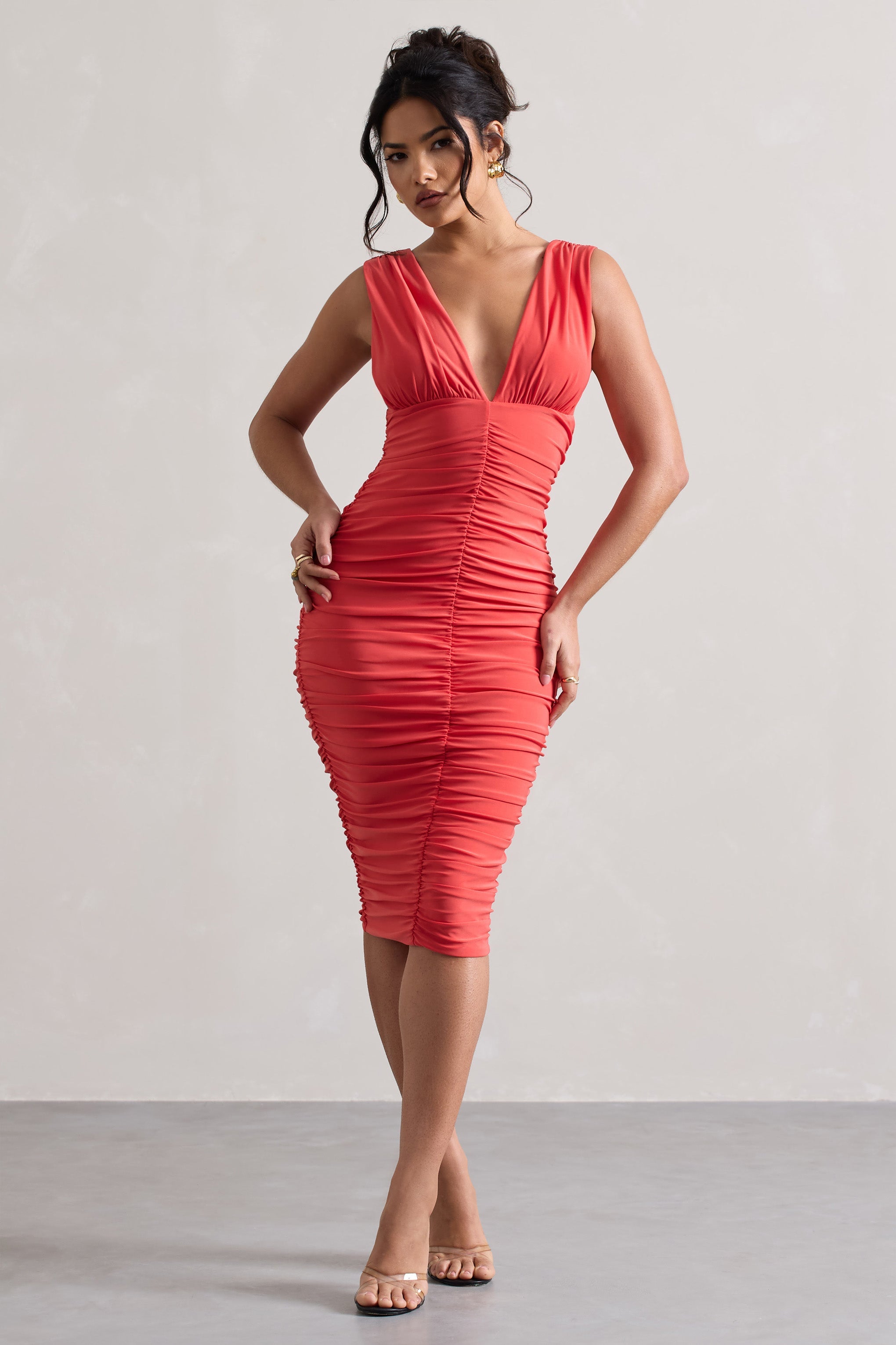 Attract | Robe mi-longue froncée corail à décolleté plongeant