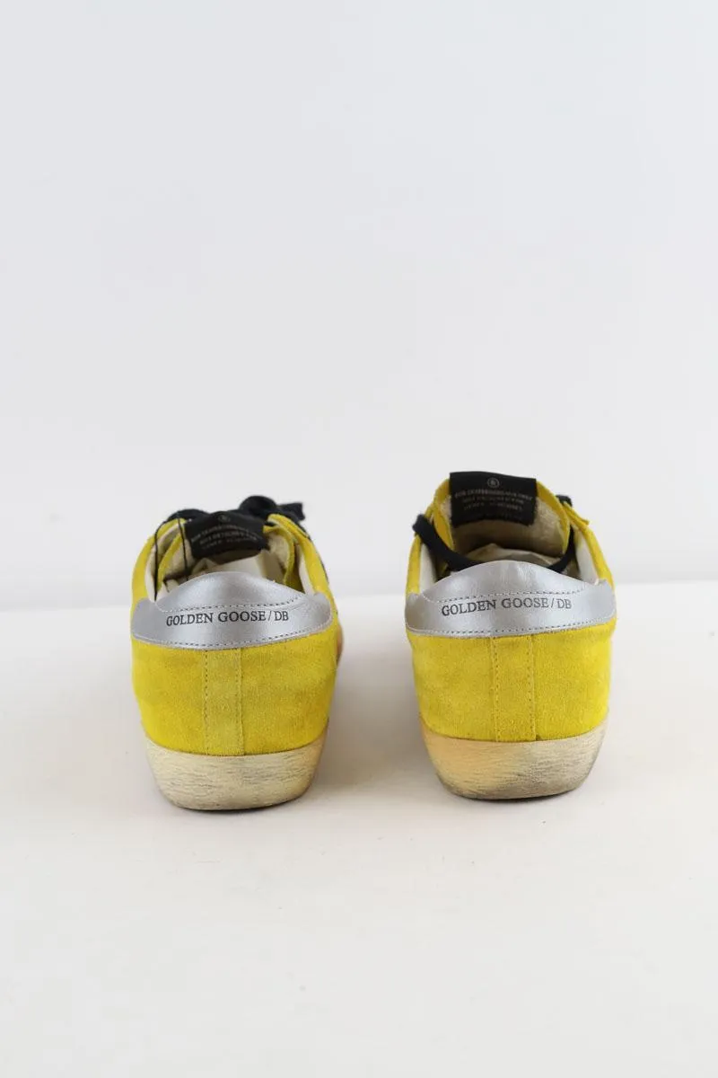 Baskets Superstar en daim  Golden Goose Superstar jaune. Matière principale daim. Taille 36.