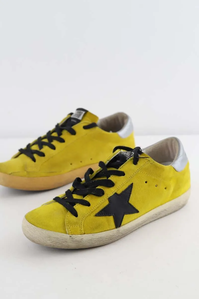 Baskets Superstar en daim  Golden Goose Superstar jaune. Matière principale daim. Taille 36.