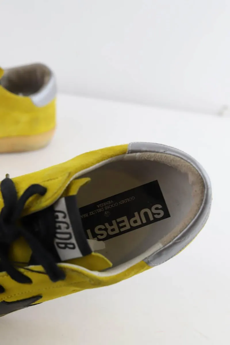 Baskets Superstar en daim  Golden Goose Superstar jaune. Matière principale daim. Taille 36.