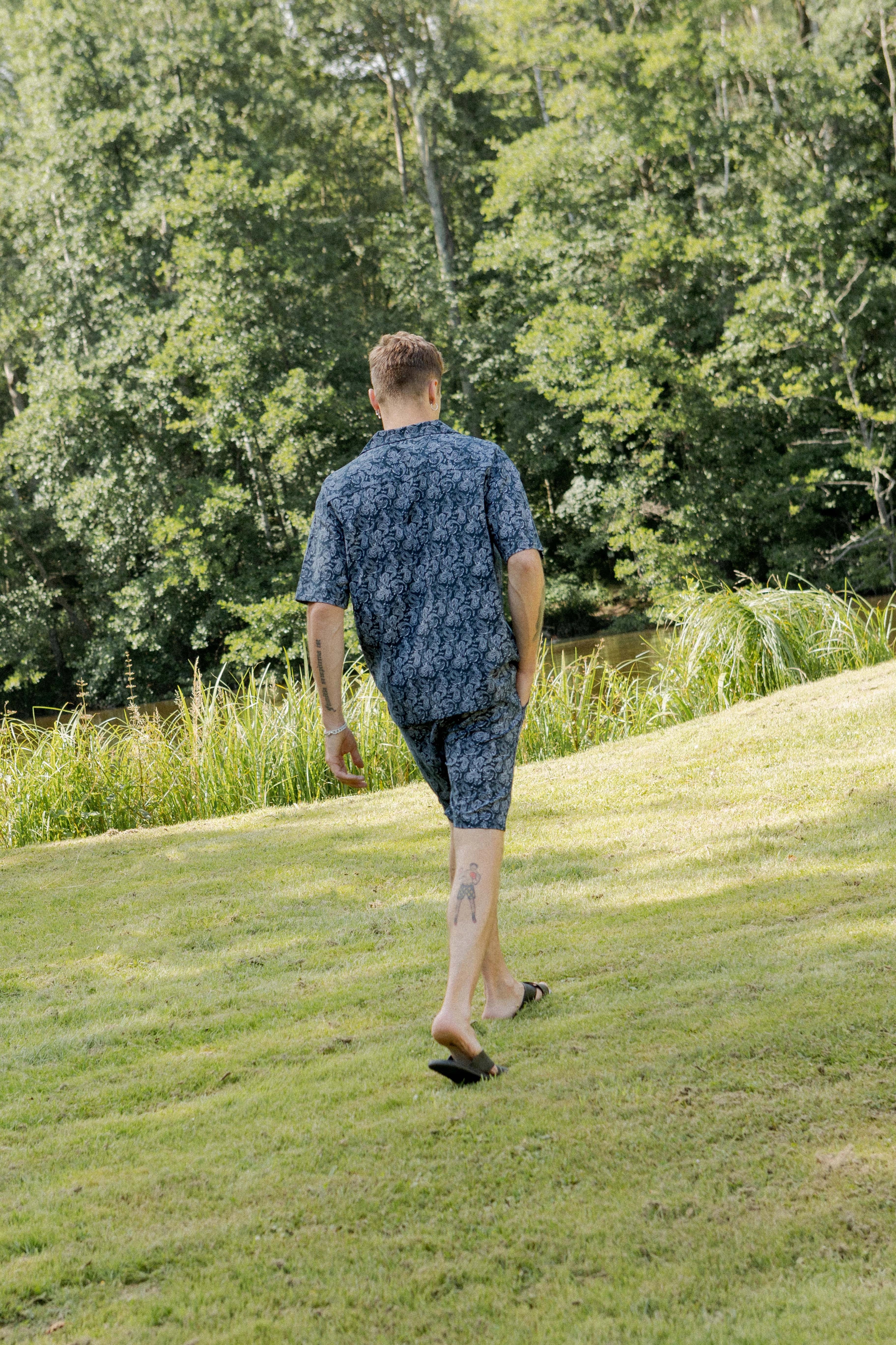 Ensemble short et chemise a motifs bandana