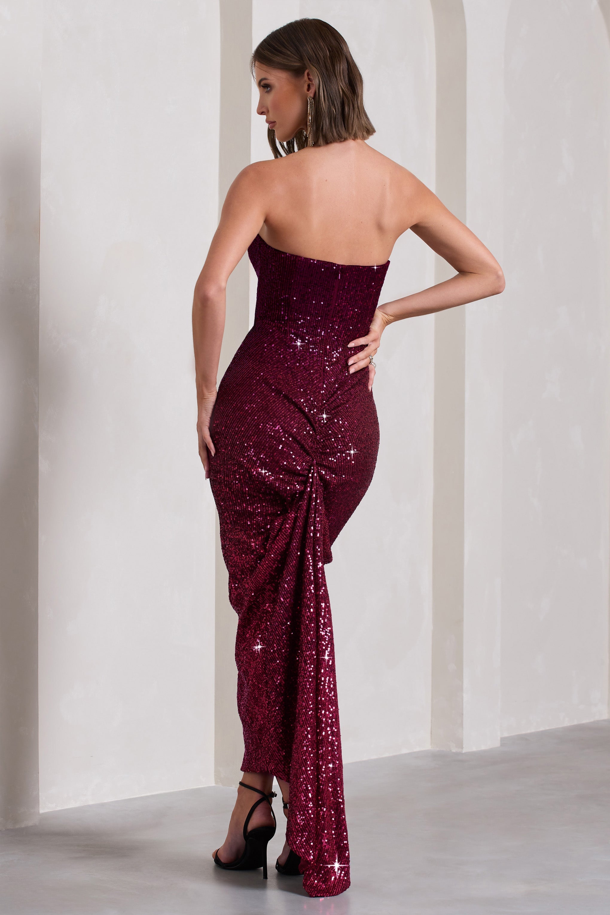 Fade | Robe longue moulante en sequin rouge à encolure bandeau