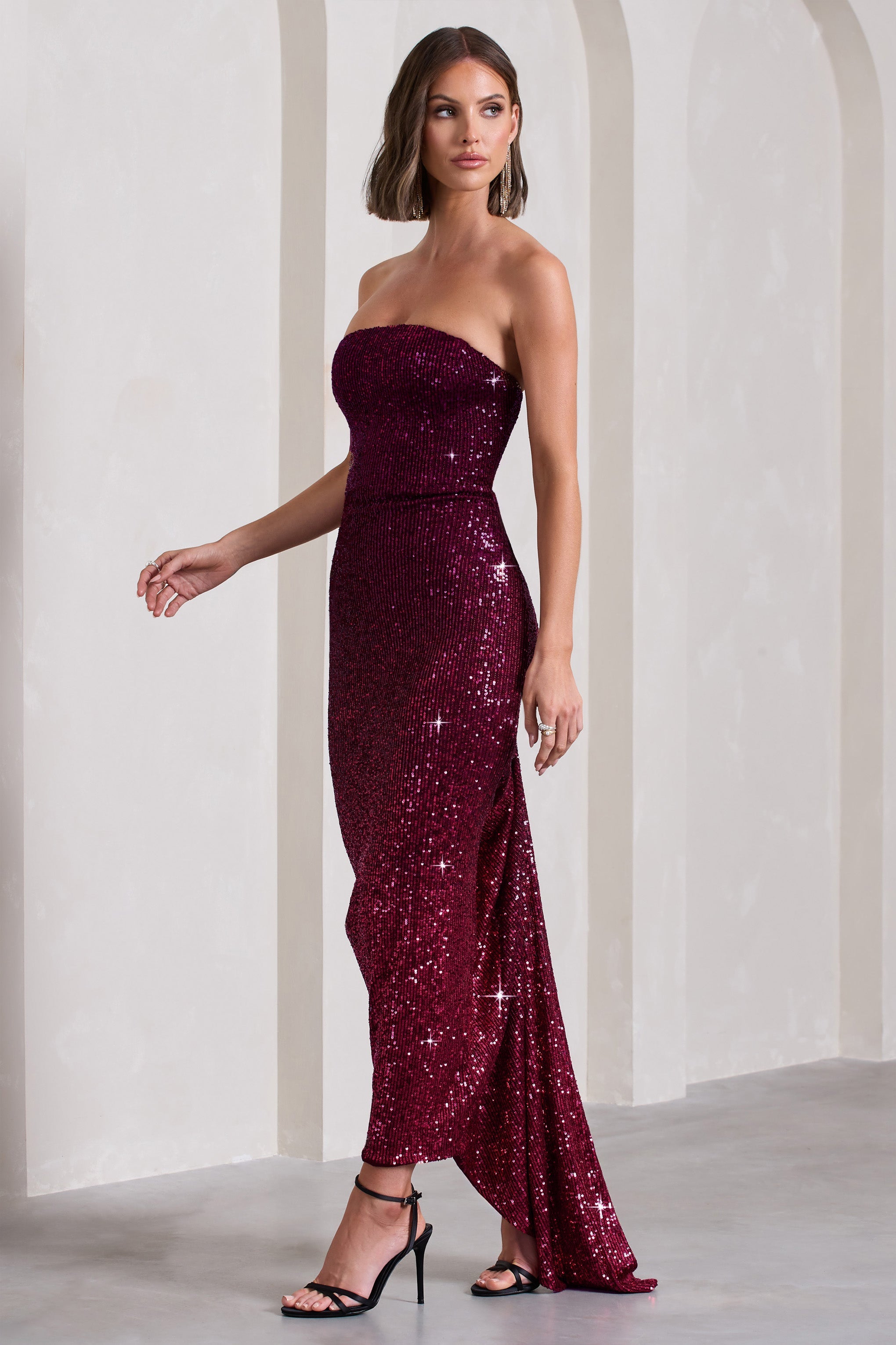 Fade | Robe longue moulante en sequin rouge à encolure bandeau