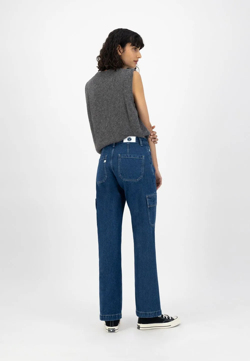 Jean ample cargo bleu en coton bio et recyclé - wilma works stone indigo femme