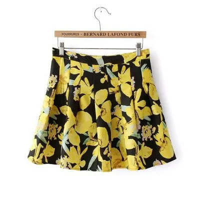 Jupe courte tendance motif fleuri noir jaune rose printemps été 2014