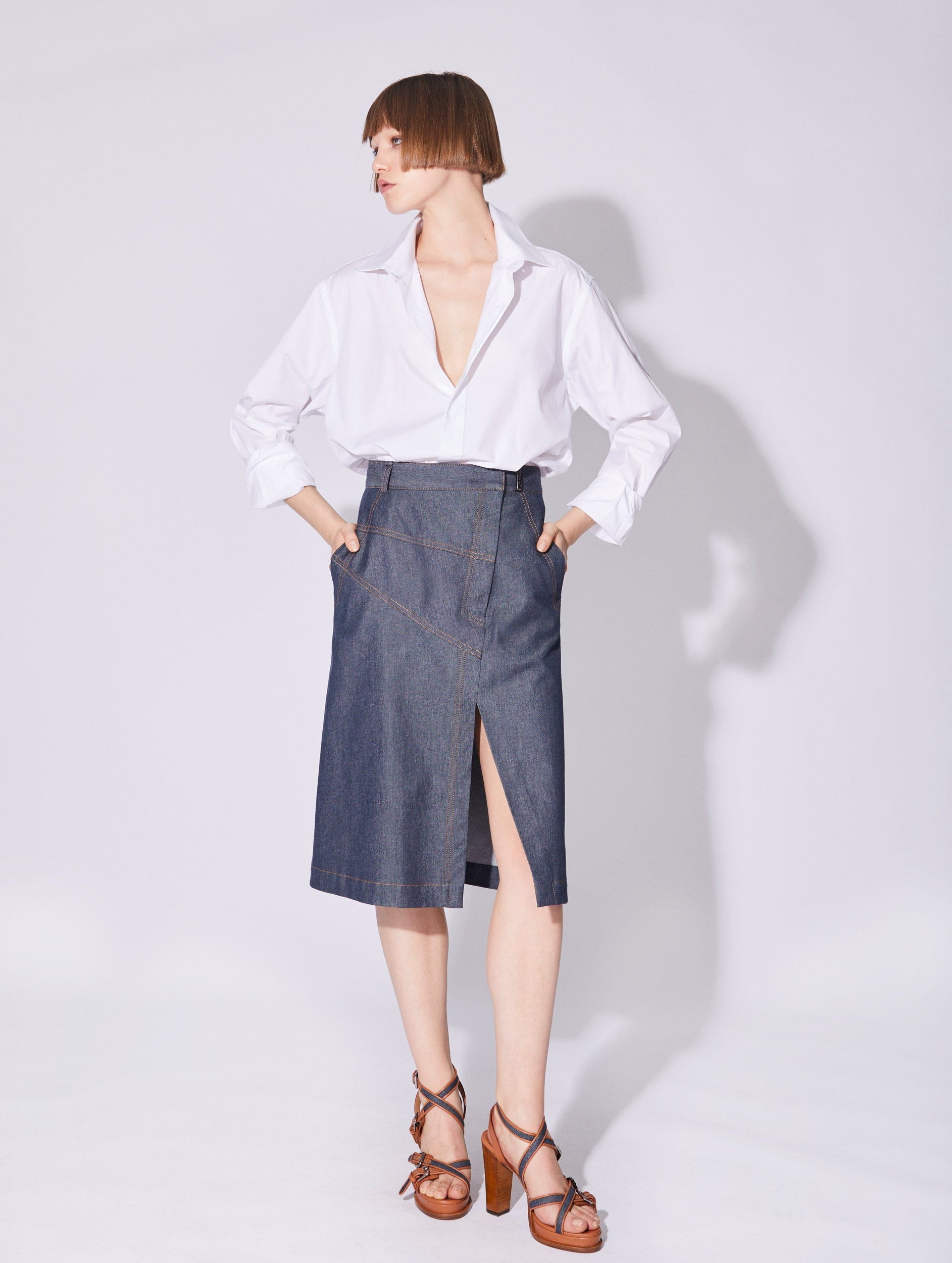 Jupe midi fendue en denim lavé bleu