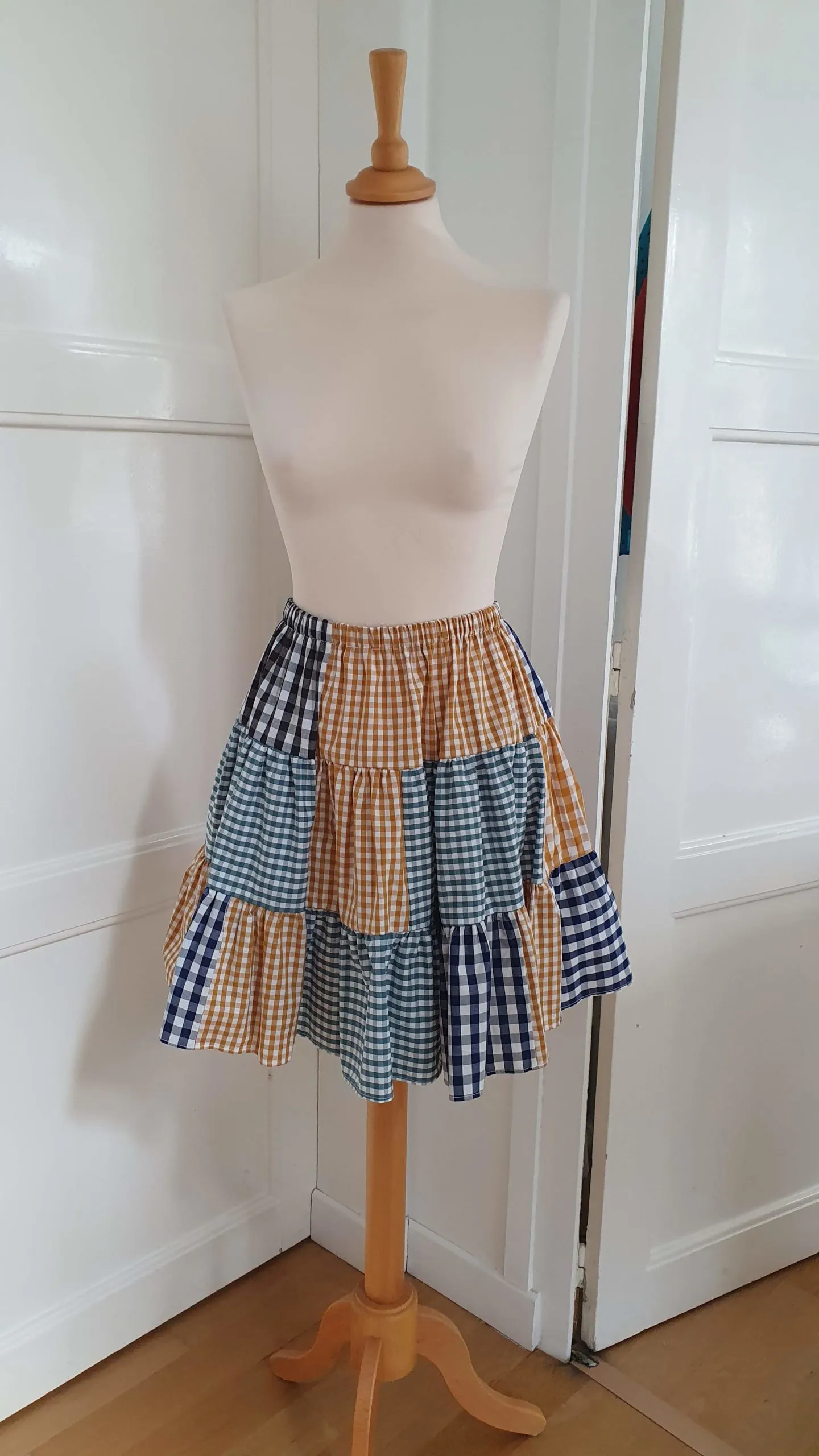 Jupe TARA à volants patchwork vichy upcyclée - pièce unique - IK.NAAI