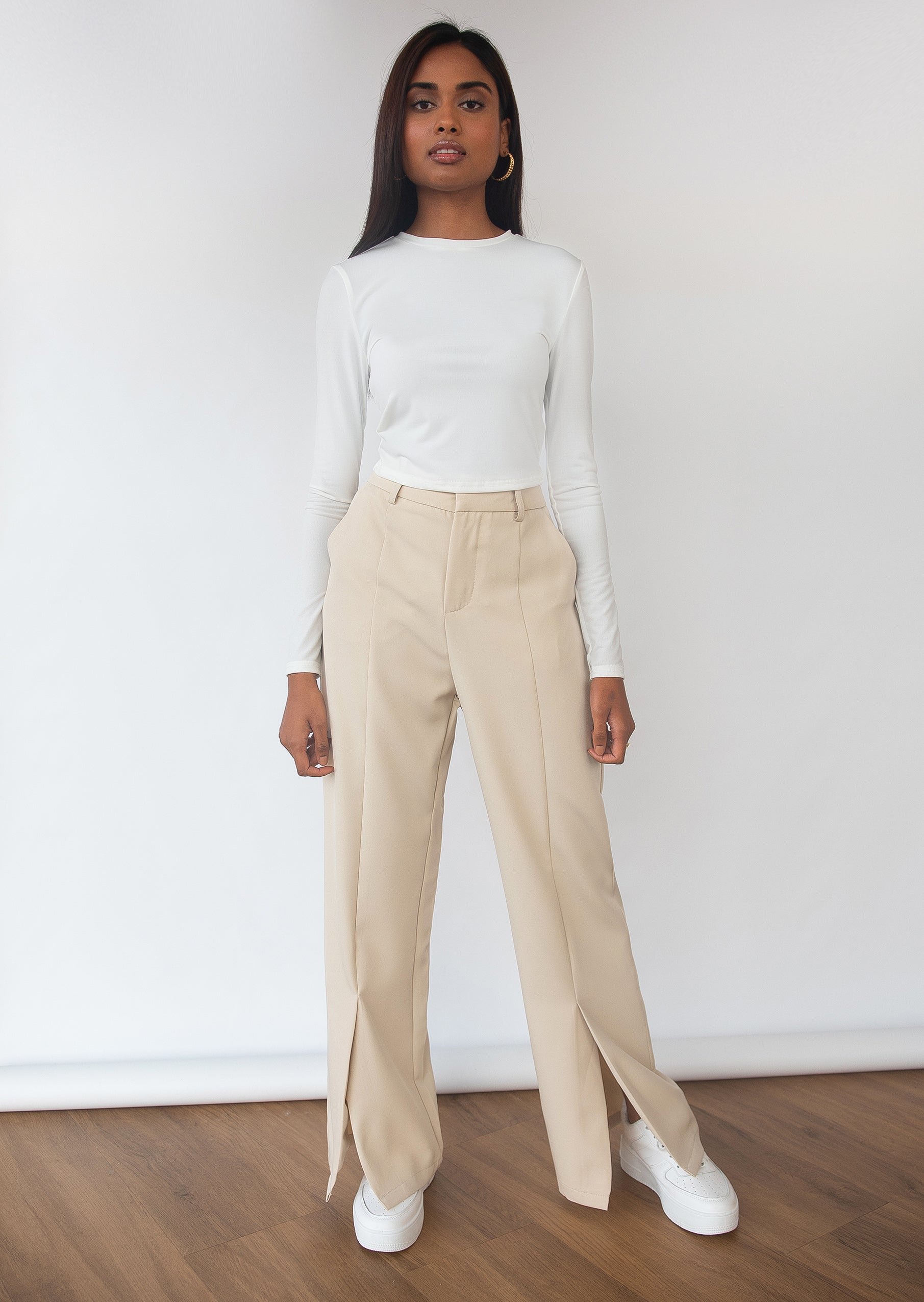 Pantalon beige fendu devant