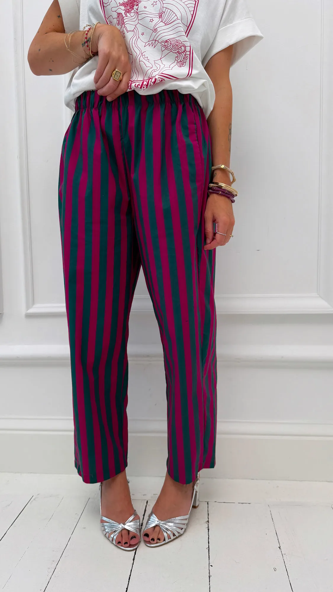 Pantalon magenta et vert à rayures