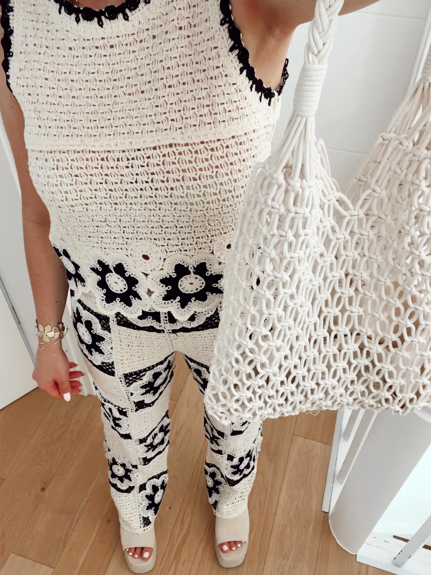 Pantalon PAMPA En crochet beige et fleurs noires