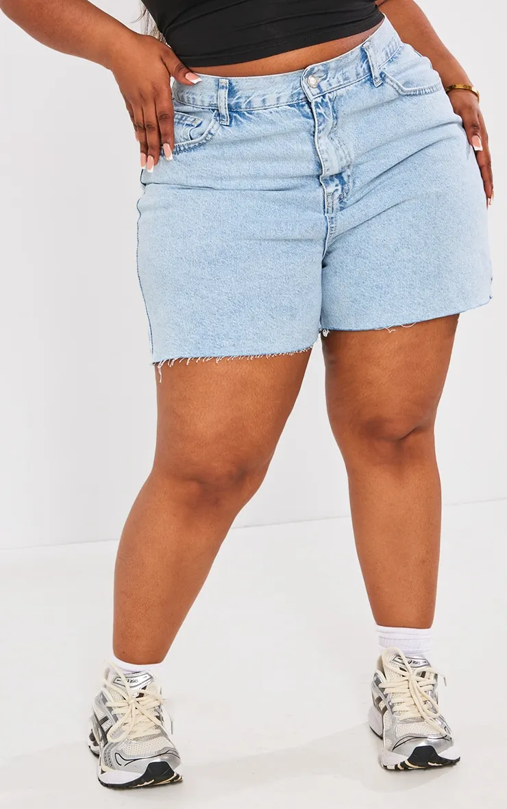 Plus Short en jean taille haute délavé bleu à ourlet élimé