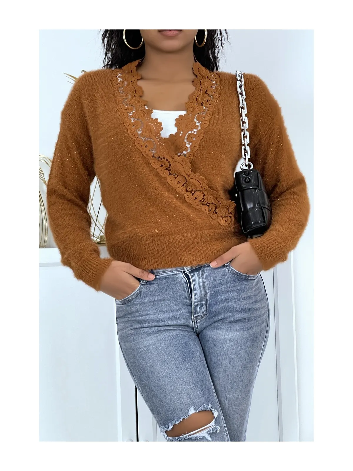 Pull cache-coeur couleur cognac et matière duveteux