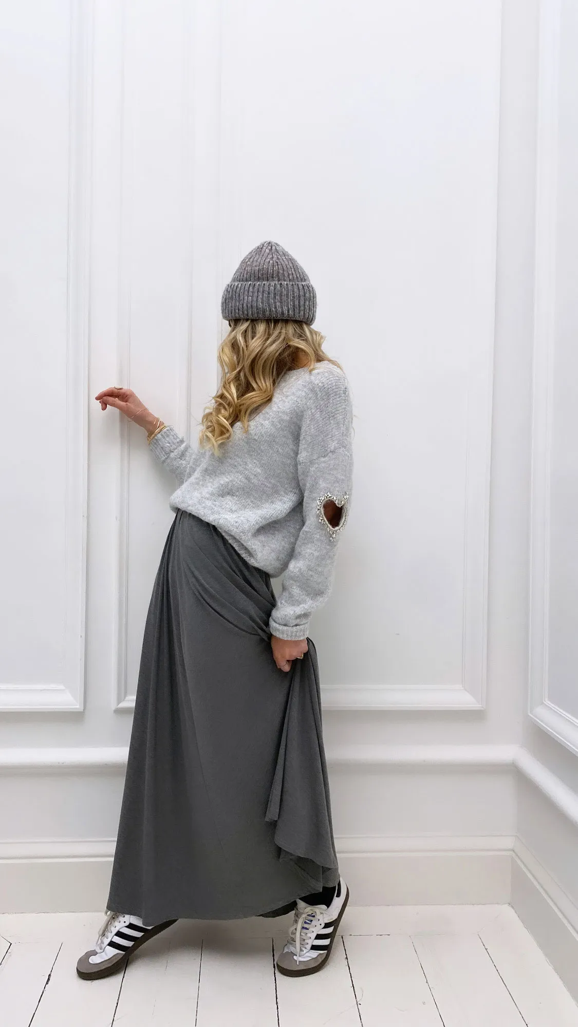 Pull gris coeur strass