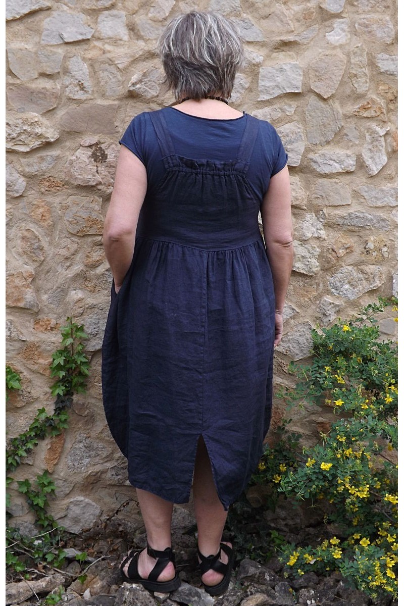 Robe chasuble en lin bleu marine.