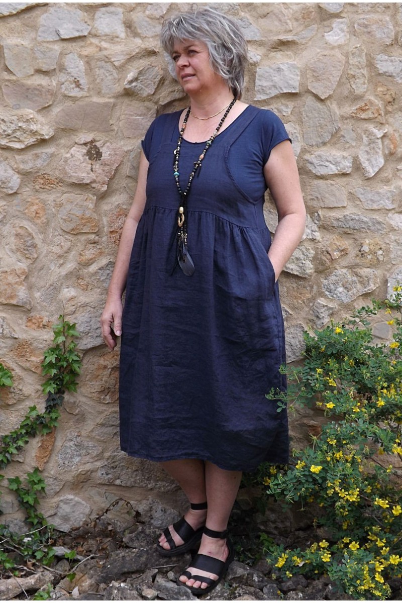 Robe chasuble en lin bleu marine.