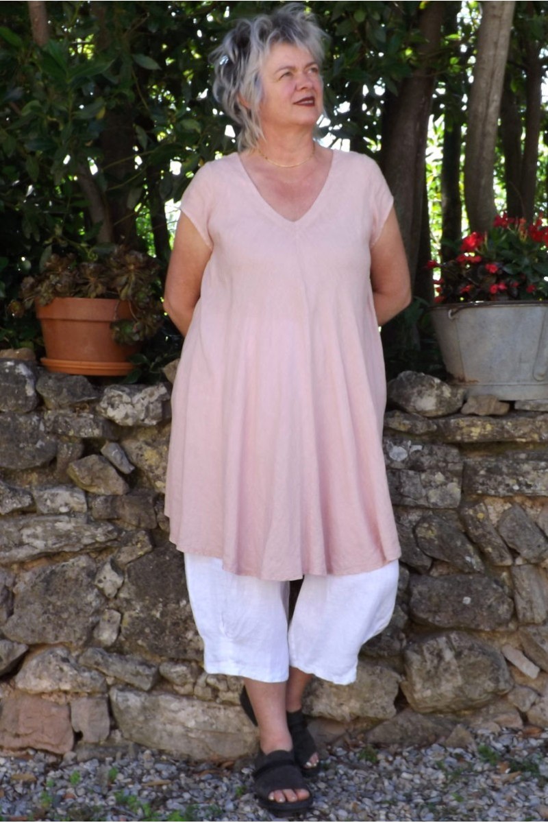 Robe courte en lin ou tunique lin rose poudré.