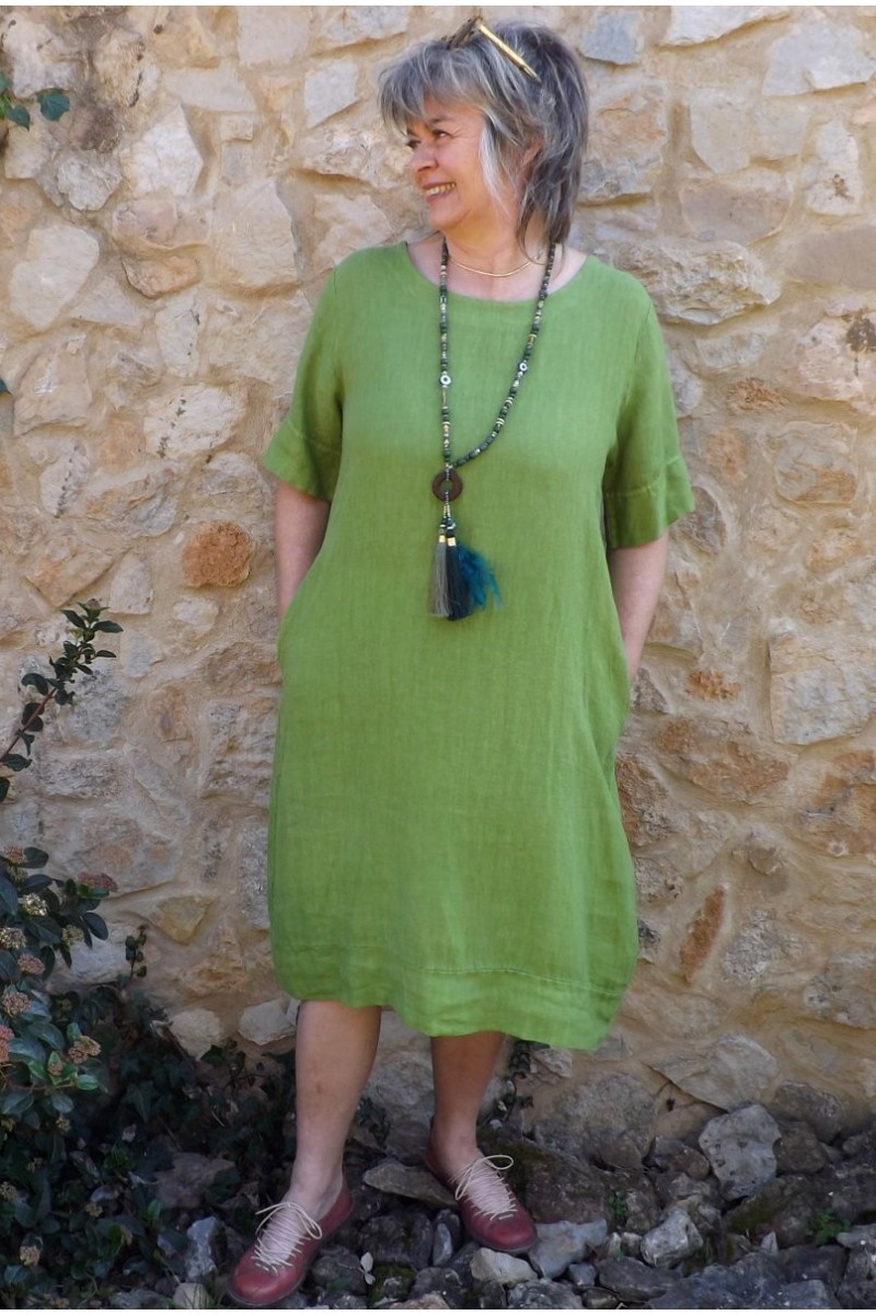 Robe en lin grande taille de couleur acacia