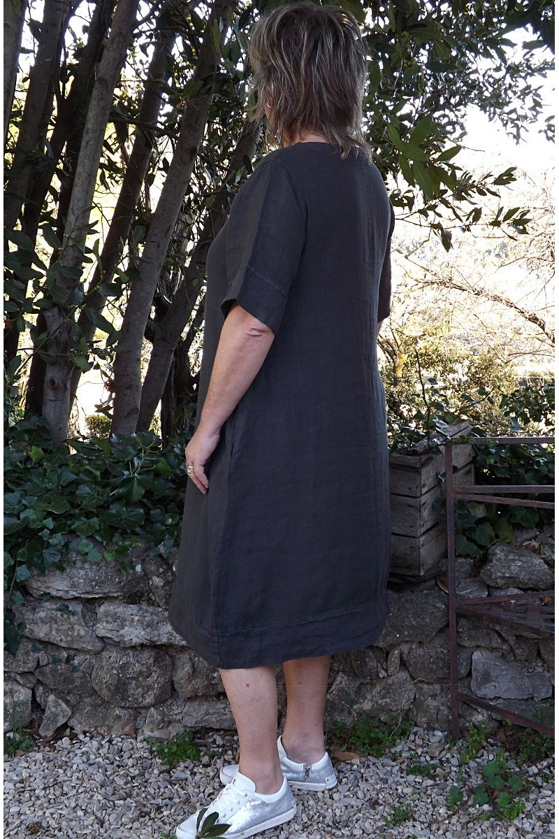 Robe en lin grande taille de couleur anthracite manches courtes