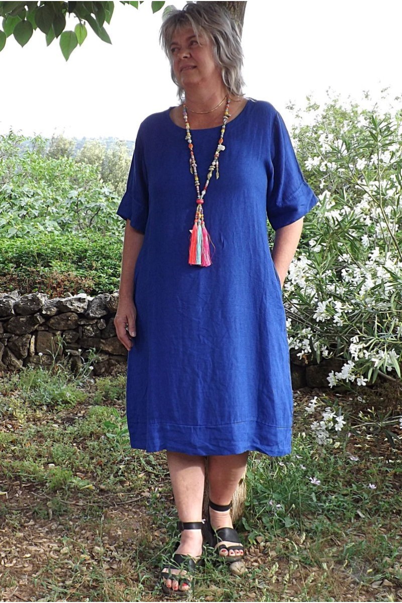 Robe en lin grande taille de couleur bleue à manches courtes