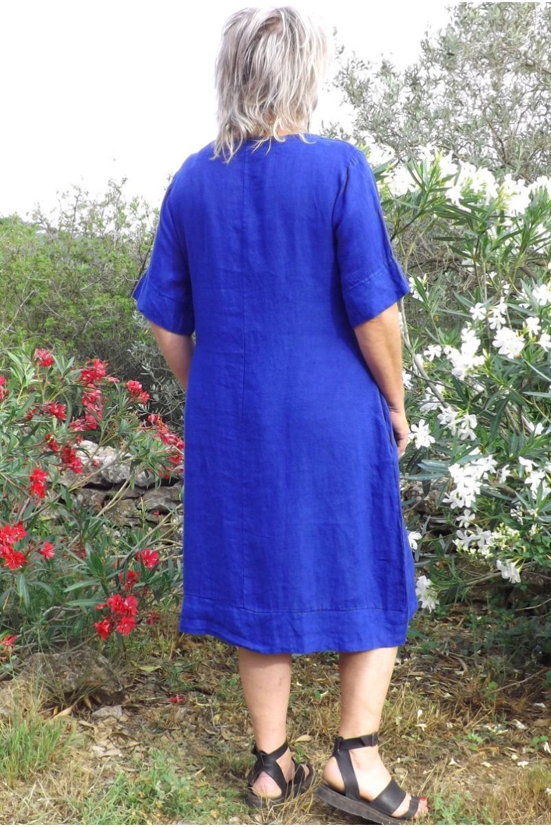 Robe en lin grande taille de couleur bleue à manches courtes