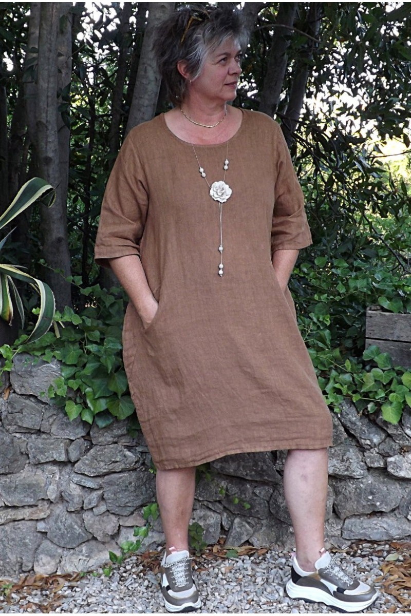 Robe en lin grande taille de couleur cappuccino