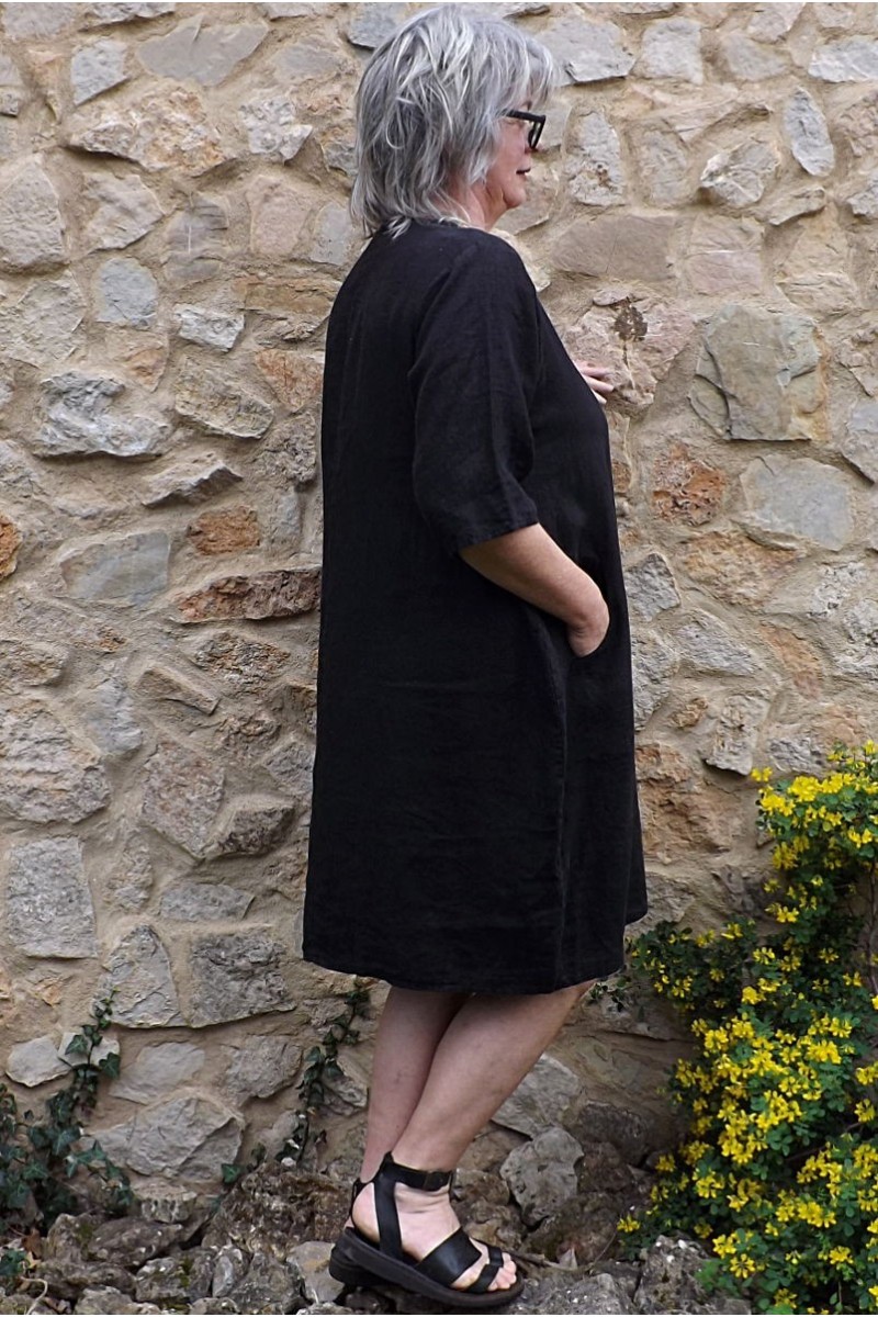 Robe en lin grande taille de couleur noire