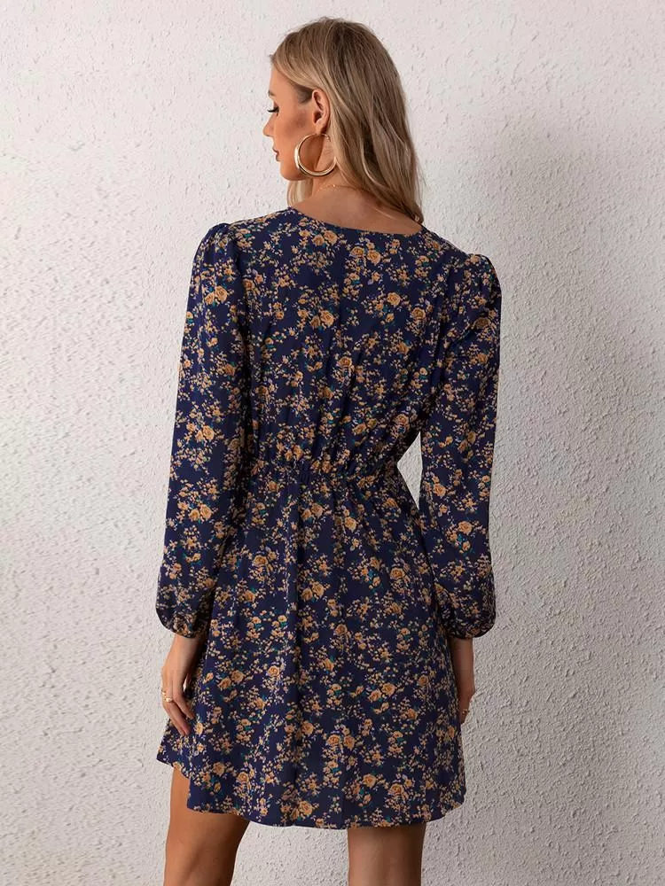 Robe fleurie bleue trapèze pour femme à col plongeant | Tendance Fleurie