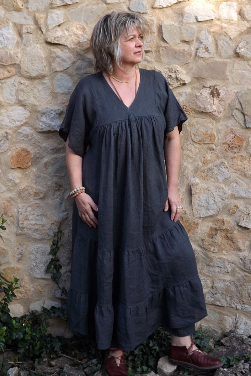 Robe longue en lin grande taille col V de couleur anthracite