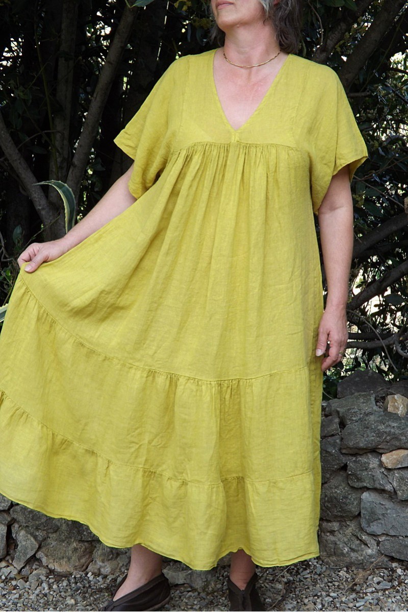 Robe longue en lin grande taille col V de couleur jaune printemps