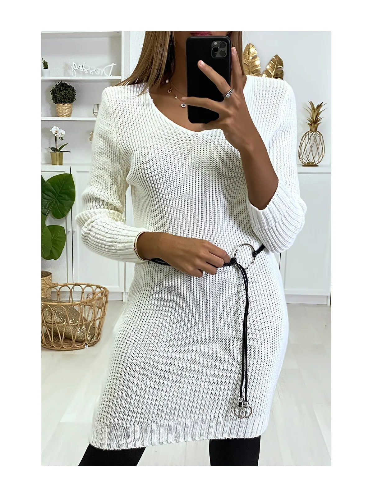 Robe Pull Blanche en maille et ceinture en simili.